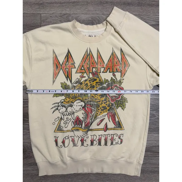 Def Leppard Love Bites Graphic Sweatshirt S Cream Goodie Two Sleeves Oversized - Image 5