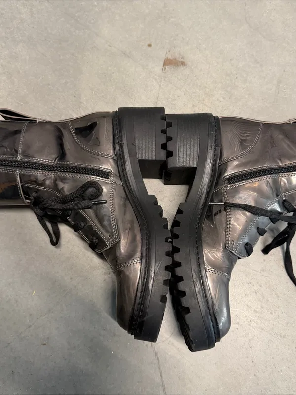 DKNY Black Patent Leather Combat Boots Lace Up Buckle Women’s 8 - Image 3