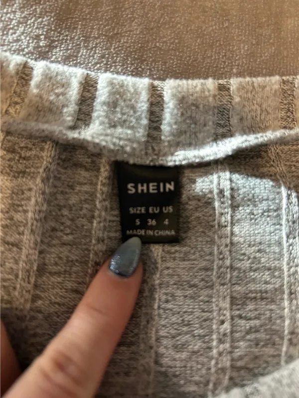Shein Basic Long Sleeve Crop Tops  - Image 4