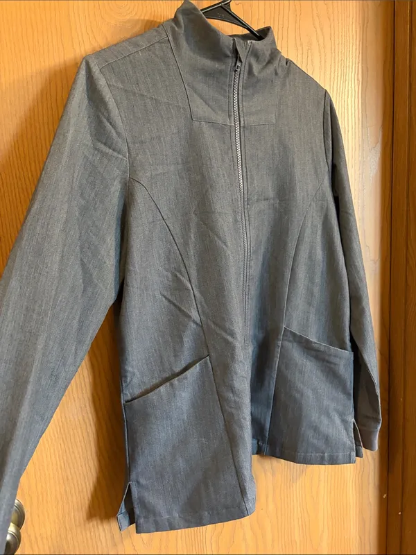 mandala Women’s‎ Gray Modern Two Pocket Scrub Jacket Small - Image 4