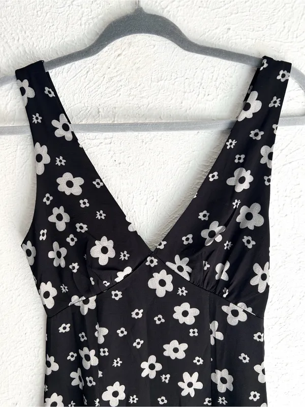 Princess Polly Black & White Daisy Floral Midi Dress Size US 0 - Image 4