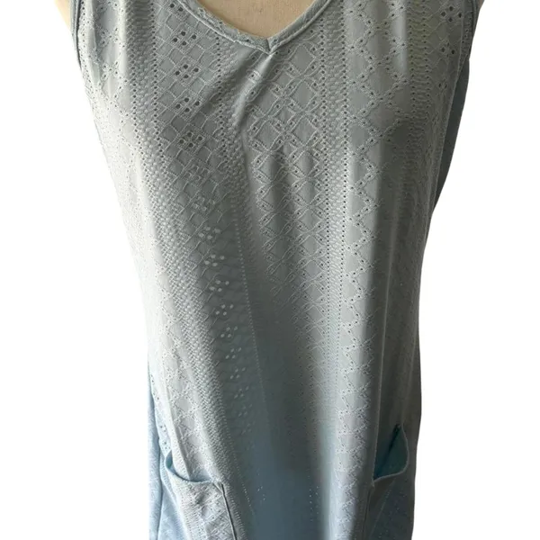 Light blue eyelet sleeveless dress with pockets - Image 2