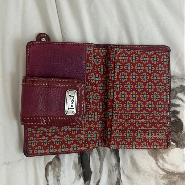 Fossil Red Genuine Leather Pattern Printed Interior Bifold Wallet - Image 4