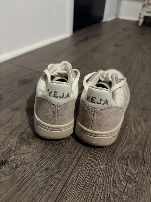 VEJA Sneakers - Image 2