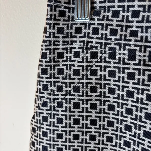 Banana Republic Geometric Print‎ Silk-Blend Pencil Skirt Size 4 - Image 2