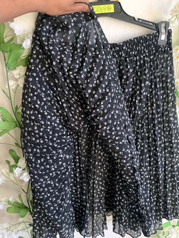 Small Flowers Midi Skirt - Image 3