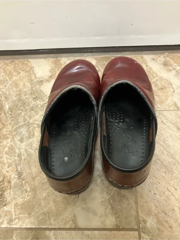 Dansko Professional Clogs in rich burgundy reddish-brown leather finish Size 39 - Image 2