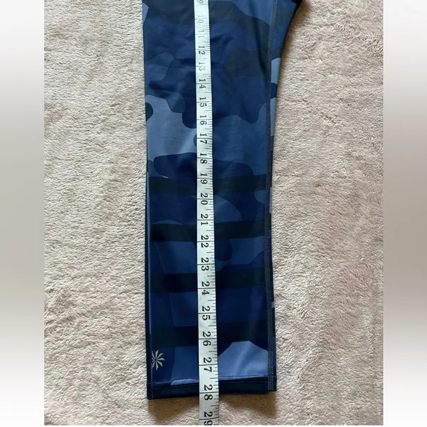 Athleta Women's‎ Blue Camo Sonar Capri Compression Leggings Size S - Image 9