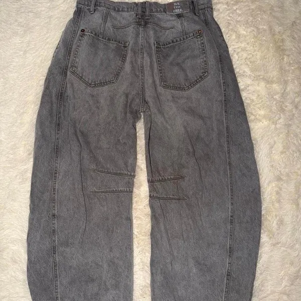We The Free Good Luck Mid Rise Barrel Jeans in Falcon Grey Size 28 NWOT - Image 4