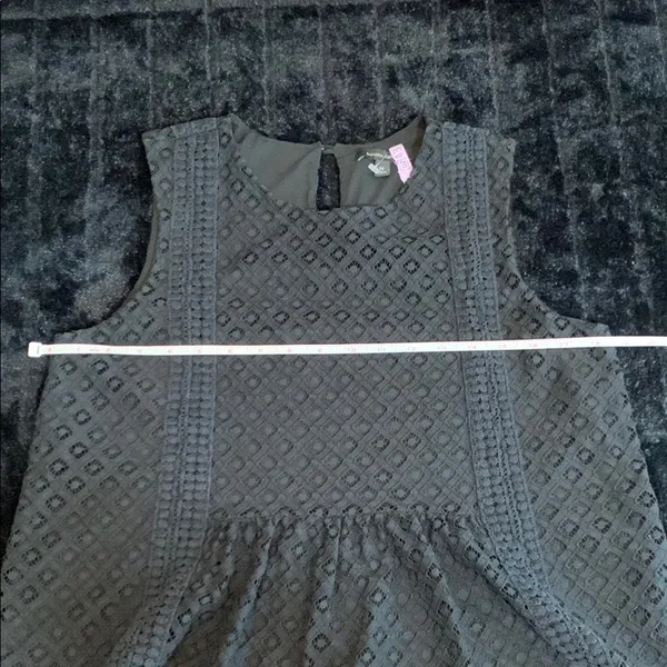 Women's Banana Republic Peplum Black Eyelet Lacy Ruffle Sleeveless Blouse Medium - Image 6