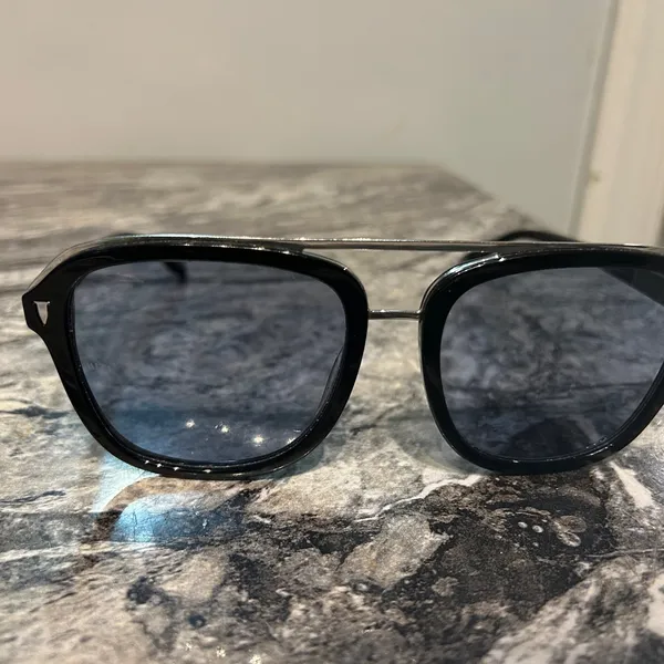 Classic Black Sunglasses - Image 8
