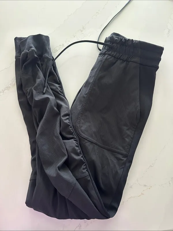 Lululemon Beyond The Studio Jogger in black‎ size 4 - Image 2