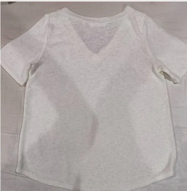 Women White cotton V-neck short sleeve t-shirt NEVER WORN - Image 2