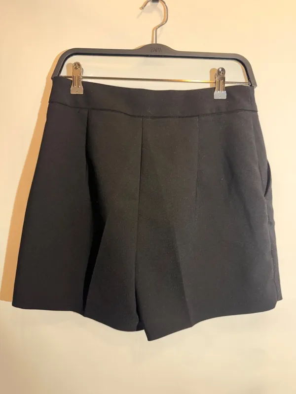 H&M Black High Rise Wide Leg Pleated Tailored Shorts Dressy Size US 6 - Image 6