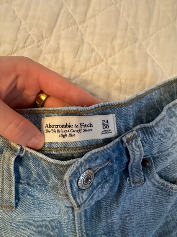 Abercrombie 90s Cut-Off High-Rise Shorts - Image 2