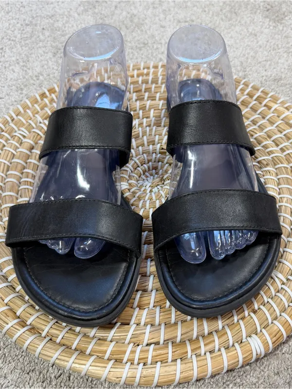 L.L. Bean Women’s Leather Sandals Slip On in Black 10 - Image 2