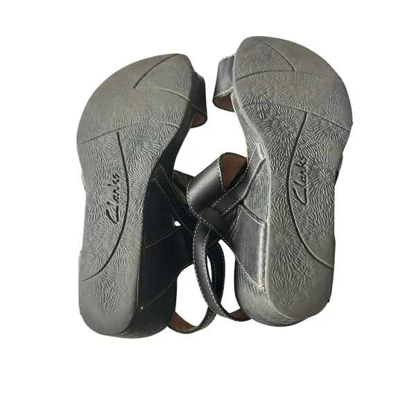 Clark’s black leather comfort sandals size 7M - Image 6