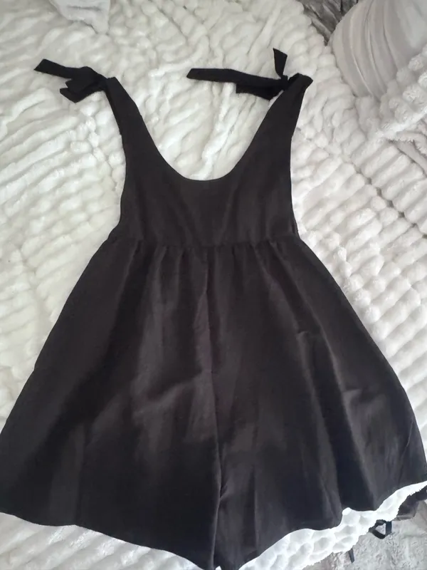 SheIn romper with built in shorts - Image 2
