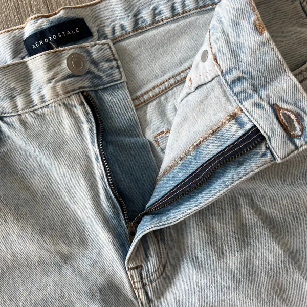 Womens Aeropostale Light Denim White Washed Mom Jeans - 14 - Image 8