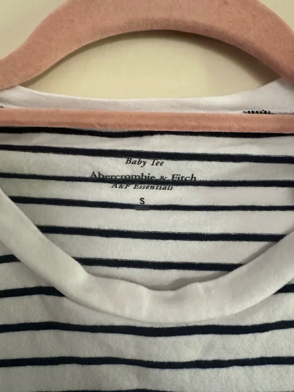 Abercrombie & Fitch baby tee - Image 3