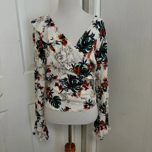 Gimmicks by BKE Floral Wrap Blouse H5 - Image 4