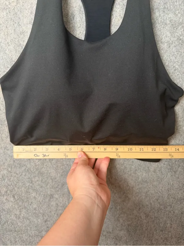 Uniqlo Woman Large Black Racerback Cropped padded tank top - Image 4