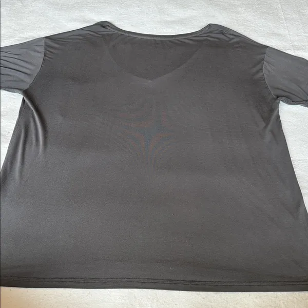 Kyte Baby Women’s Short Sleeve Bamboo Gray V-Neck T-Shirt with Pocket size XL - Image 7
