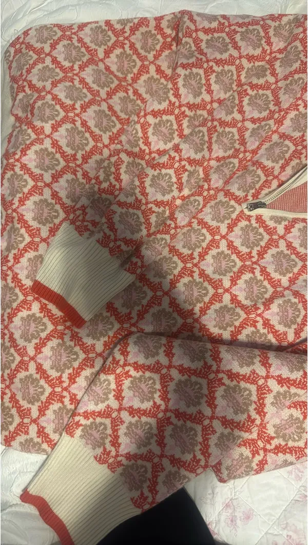 Pants store sweater  - Image 2