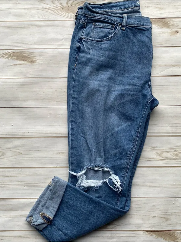 Old Navy boyfriend mid rise distressed ripped medium wash rolled cuff jeans 12 - Image 6