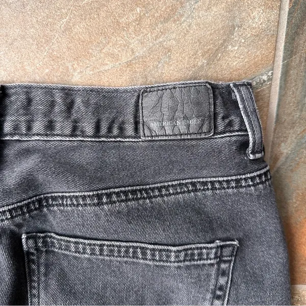 American Eagle Mom Jeans Women's Size 8 Long Black Wash - Image 4