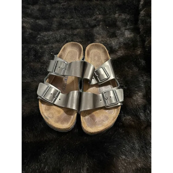 Birkenstock Arizona Soft Footbed Sandal in Metallic Green Size 39 8.5 shoes - Image 2