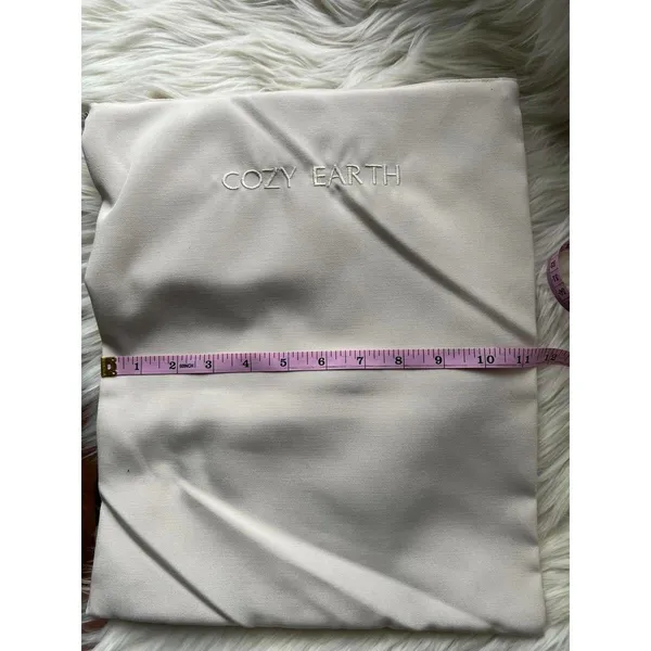 NWT’s Cozy Earth Beige Zippered Dust Bag Pouch Bag - Image 6