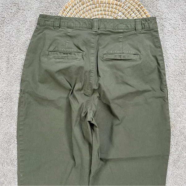 GAP Women’s Everyday Mid Rise Straight Up Khakis Pants in Army Jacket Green 10 - Image 8