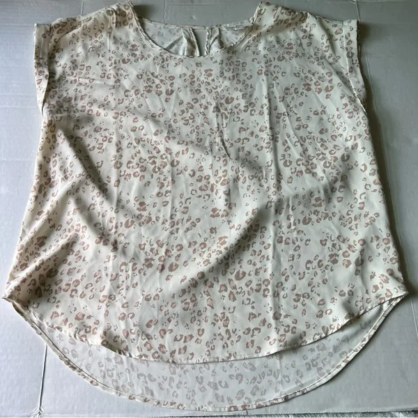 Olive and Oak leopard print top Large ivory cream pink round neck - Image 2