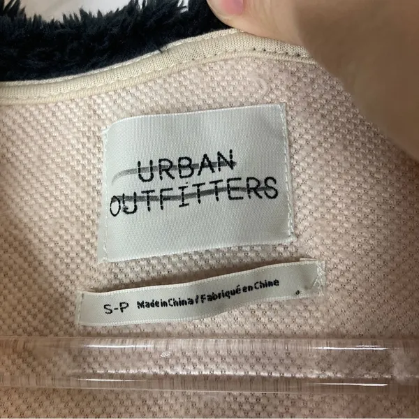 Urban Outfitters Cream Black Cream Sherpa Long Sleeve Sweatshirt Hoodie Womens S - Image 3