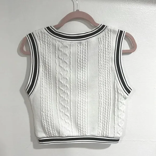 Shein Cropped Sweater Vest  NWOT - Image 3
