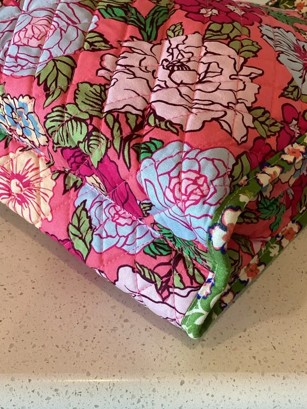 Vera Bradley Vibrant Gardenias Quilted Essential Tote - Image 7