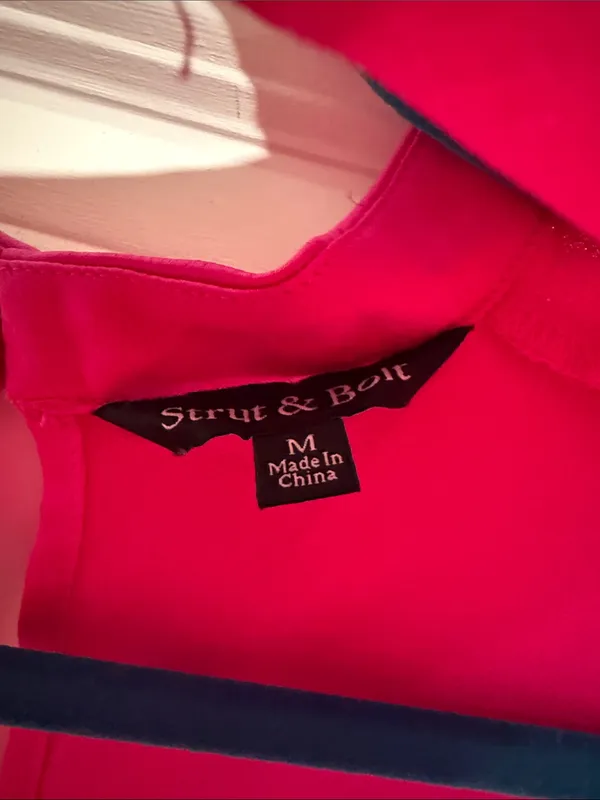 Sleeveless High-Low Tank Top in Bright Fuchsia - Image 2