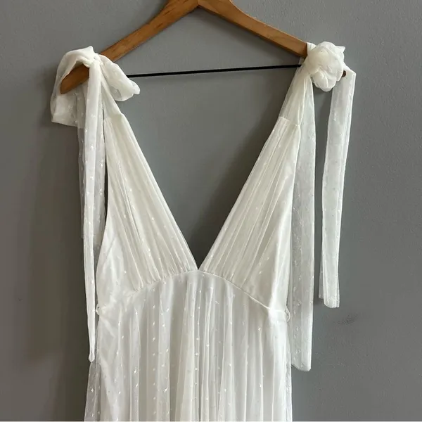 NWT One and Only Collective Tie Shoulder Mesh Tulle Dress Deep V Midi White Gown - Image 5
