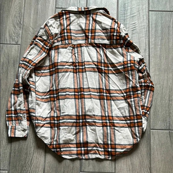 Universal Thread Plaid Shirt in Orange, White, and Black - Image 4