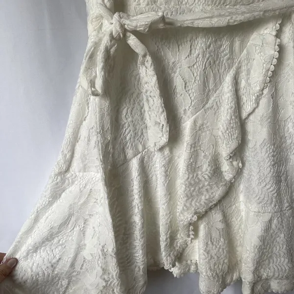 Formal knee‎ length women size small lace dress frills wraparound design v-neck - Image 4