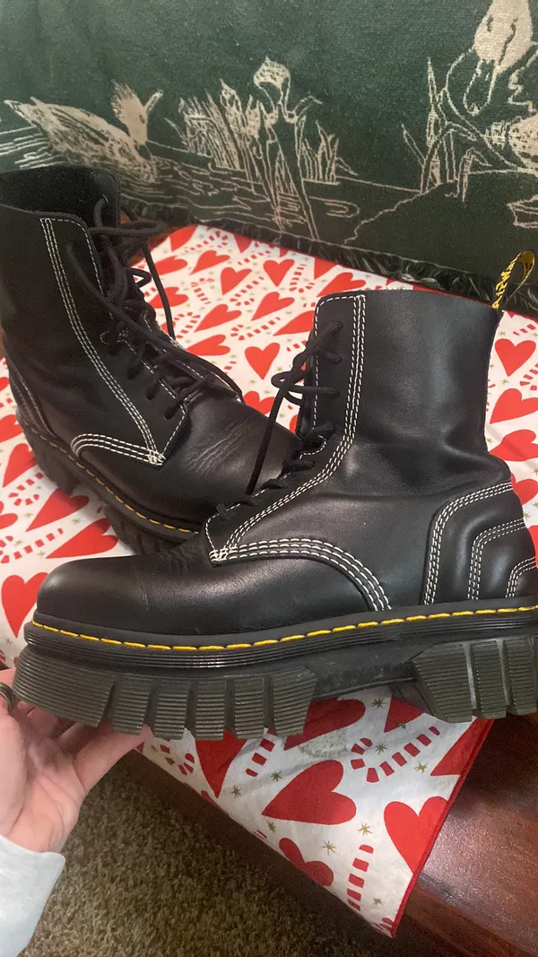Dr. Martens Audrick 8-Eye Quilted Platform Boots in black Nappa Lux leather with white contrast stitching Size 9W - Image 3