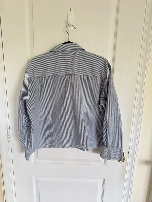 Quince Organic Cotton Poplin Cropped Long Sleeve in Light Blue Stripe - Image 6