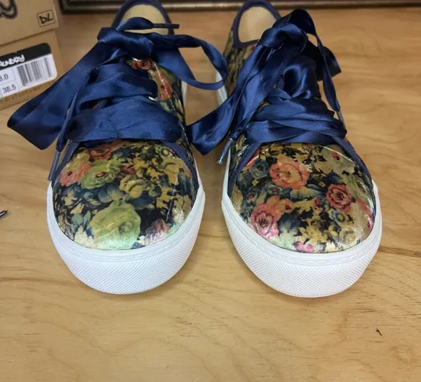 Blue Velvdet Floral Sneakers, Extra Laces - Image 7