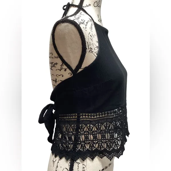 American Eagle Boho tie Back halter top Black. Size Medium - Image 3