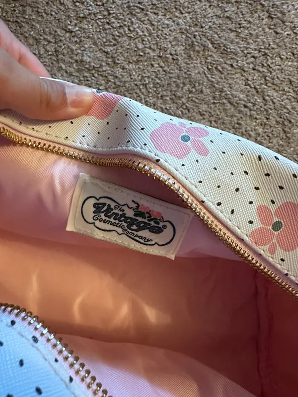 The Vintage Shop White Pink Floral Makeup Bag - Image 2