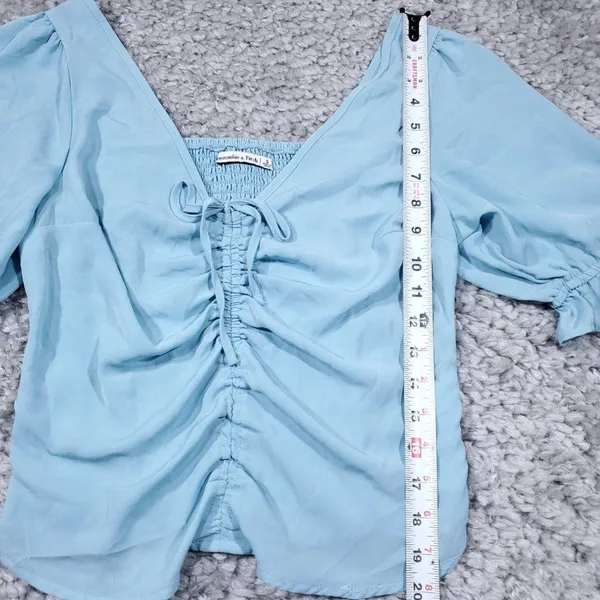 Abercrombie Cinch Front Puff Sleeve Cropped Top Light Blue Size Small Peasant - Image 9