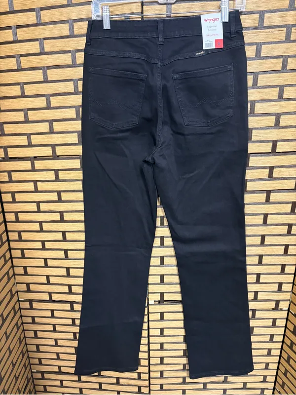 Wrangler black high rise bootcut jeans size 8/29 - Image 2
