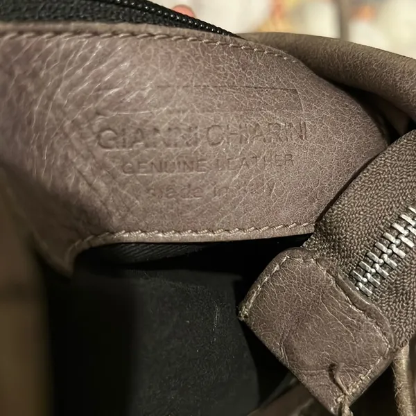 Gianni Chiarini Hobo Purse shoulder bag Italian leather Slouchy Grey top zipper - Image 4
