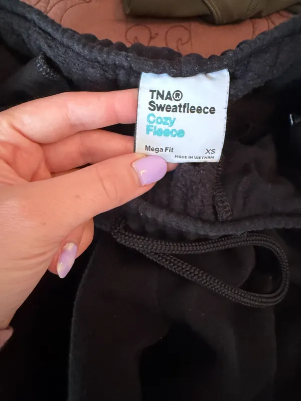 Aritzia TNA Cozy Sweatfleece Mega Cargo™ Sweatpant in black Size XS - Image 5